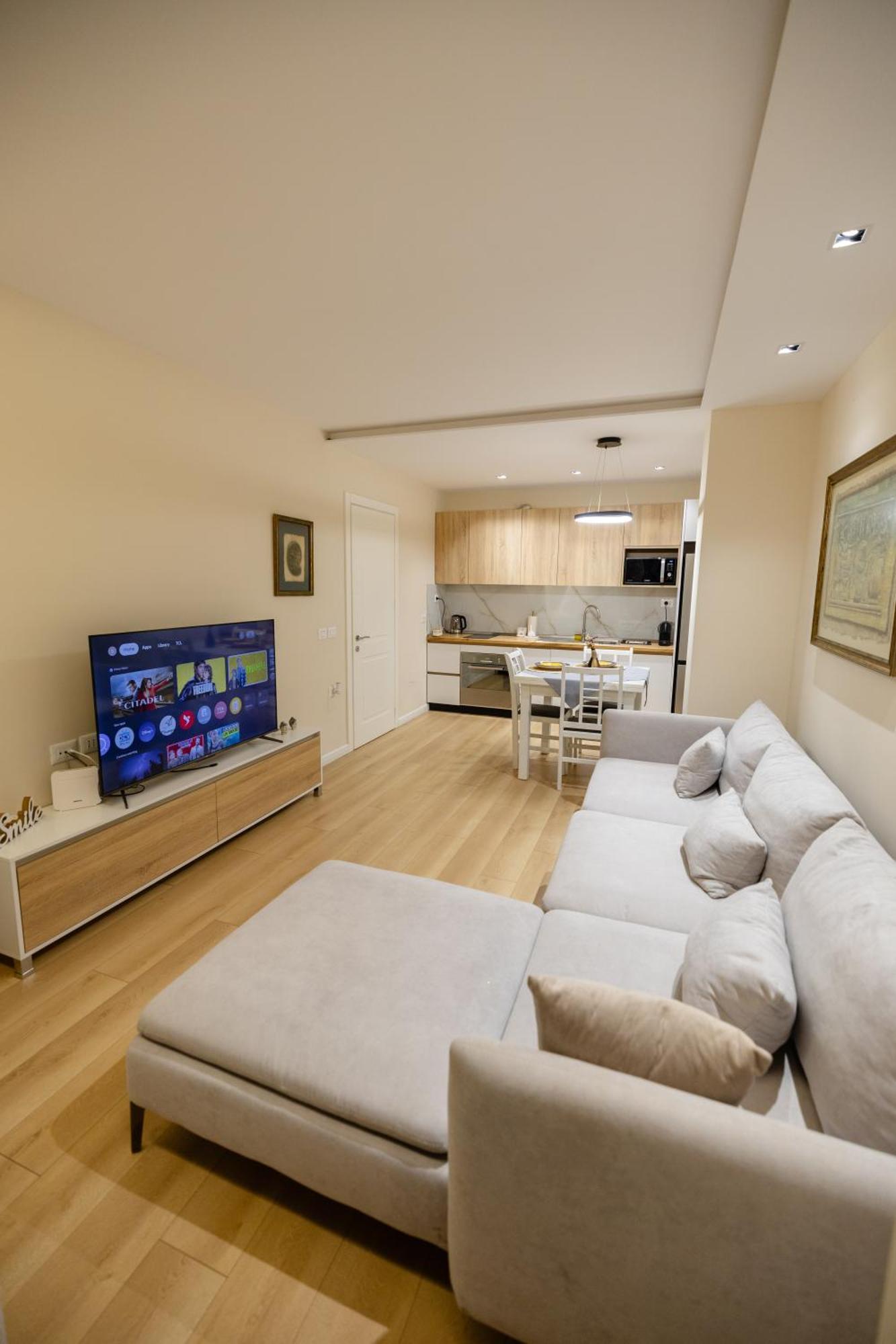 Luxury Center Observatori Apartment 地拉那 外观 照片