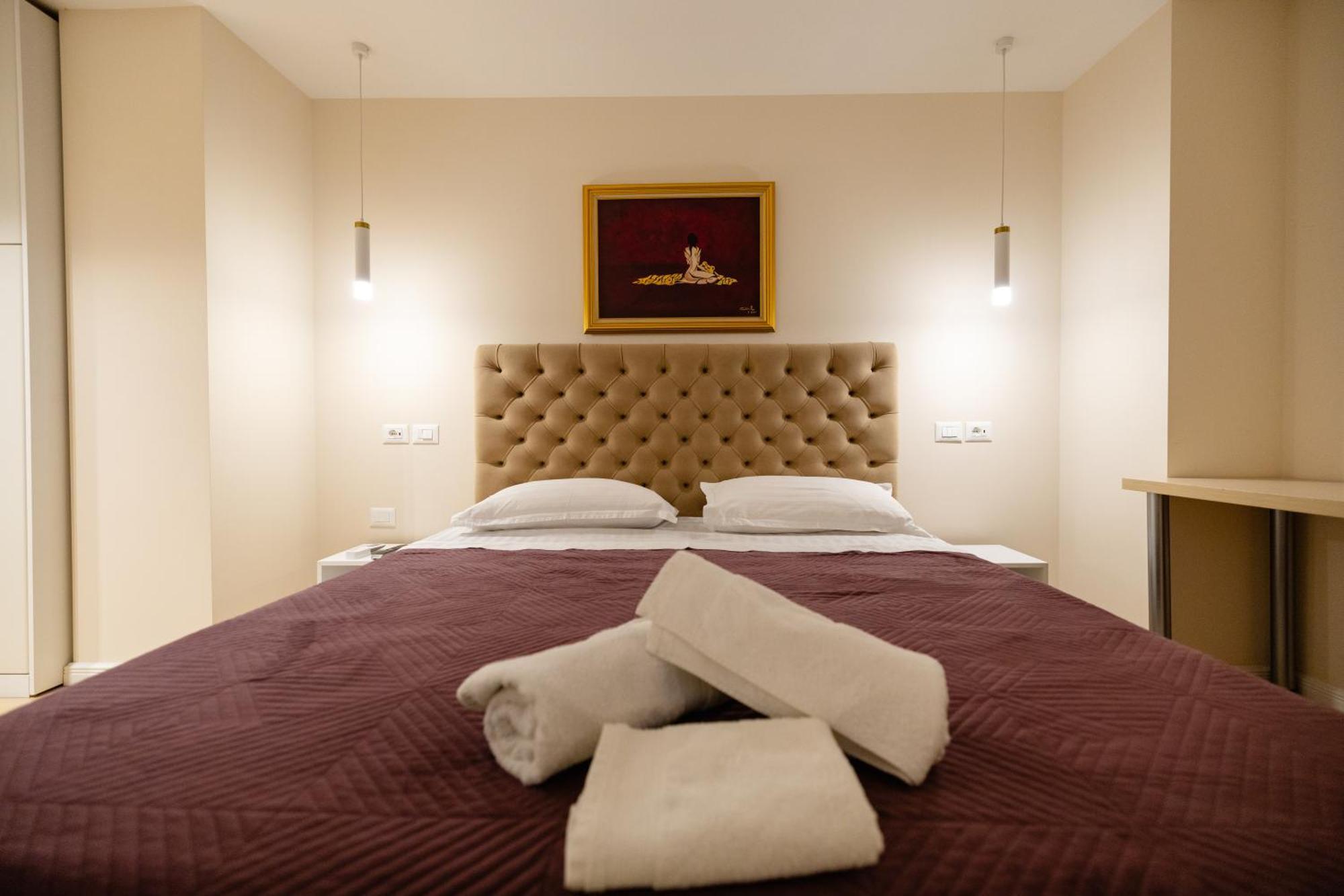 Luxury Center Observatori Apartment 地拉那 外观 照片