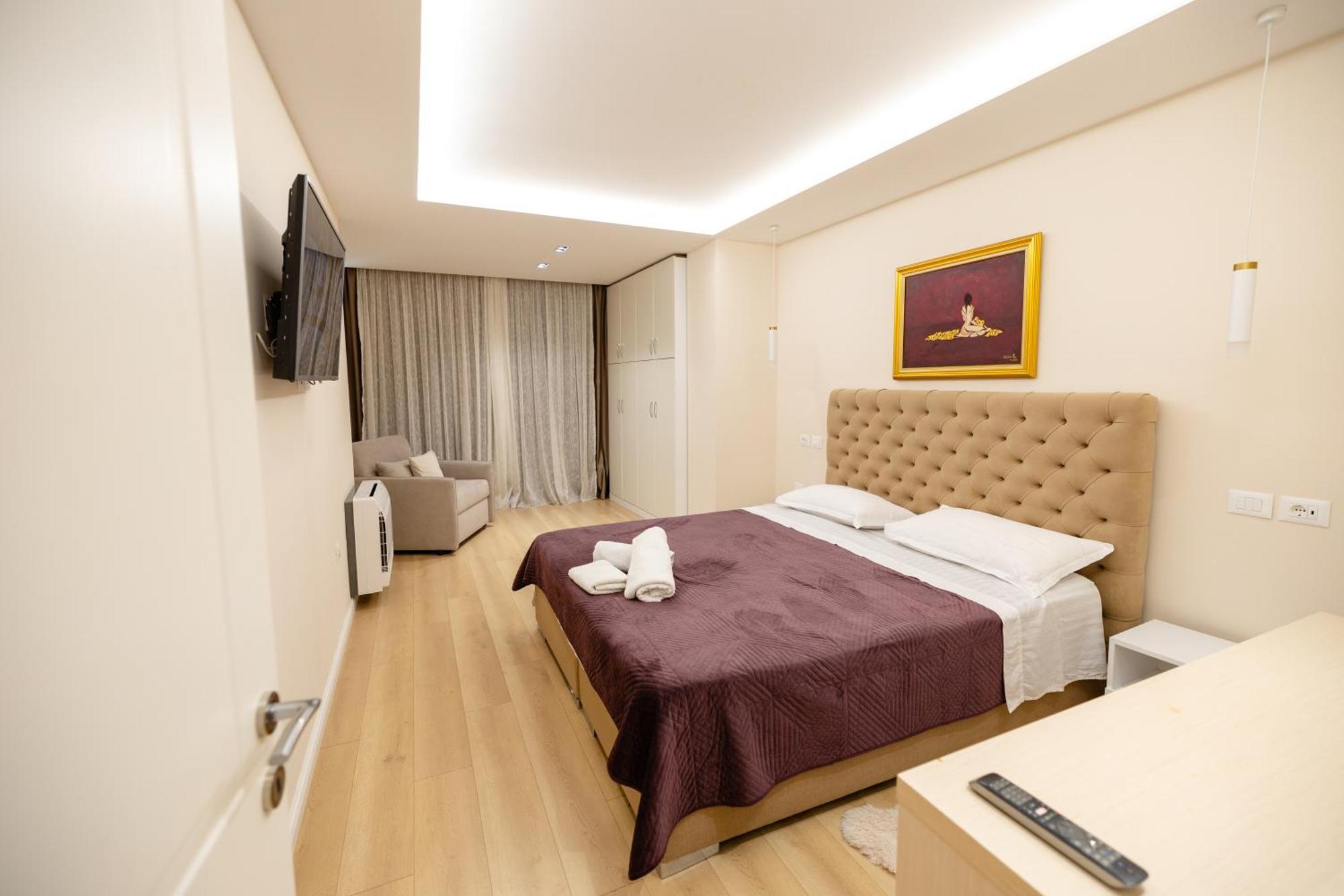 Luxury Center Observatori Apartment 地拉那 外观 照片
